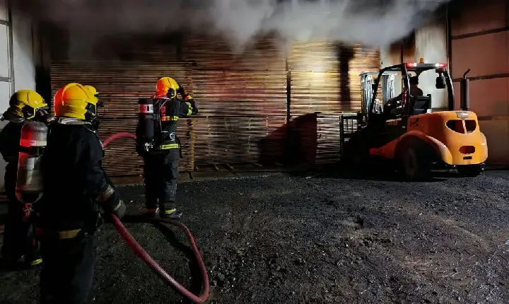 Incêndio atinge estufa com 63 metros cúbicos de madeira em Santa Cecília