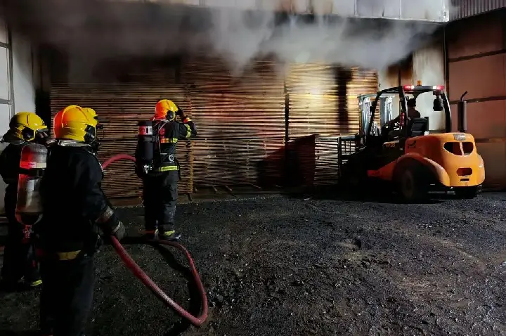 Incêndio atinge estufa com 63 metros cúbicos de madeira em Santa Cecília