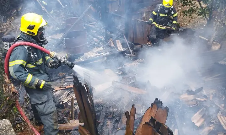 Incêndio destrói galinheiro no distrito de Bela Vista, em Campos Novos