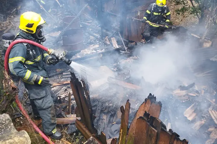 Incêndio destrói galinheiro no distrito de Bela Vista, em Campos Novos
