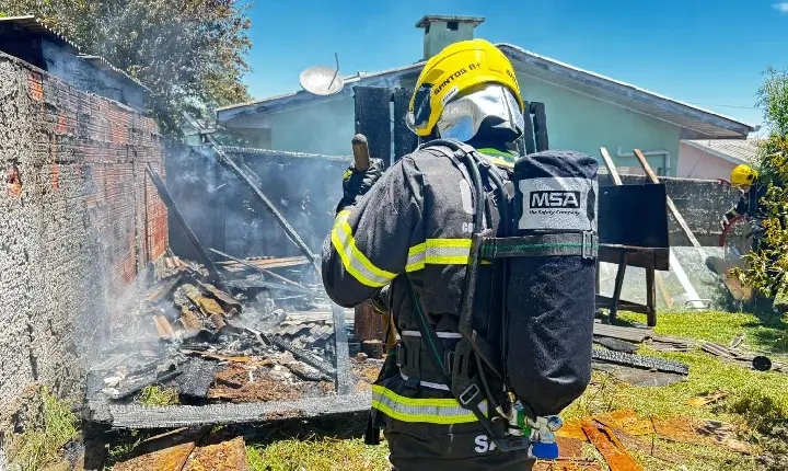 Incêndio em depósito de madeira é controlado em Campos Novos