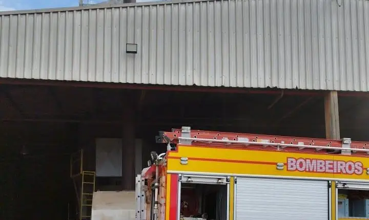 Incêndio em silo mobiliza Corpo de Bombeiros por cerca de quatro horas em Campos Novos