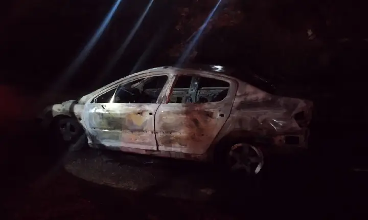 Incêndio em veículo mobiliza guarnição na BR-470, em Campos Novos.