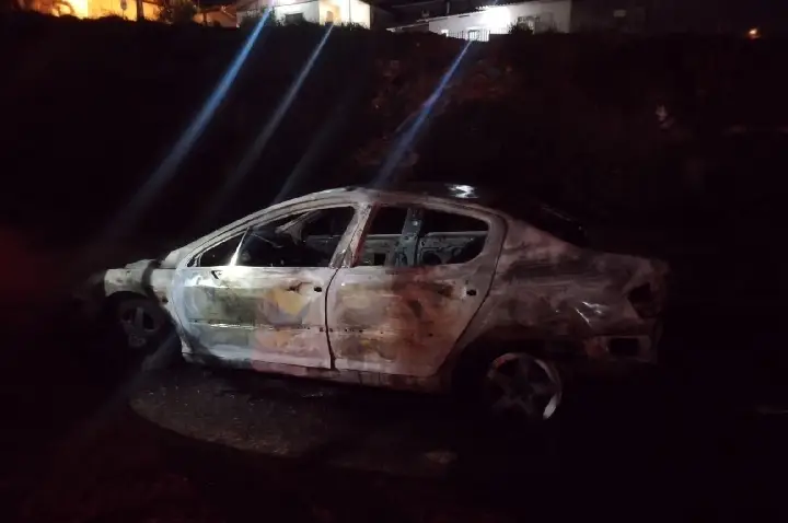 Incêndio em veículo mobiliza guarnição na BR-470, em Campos Novos.