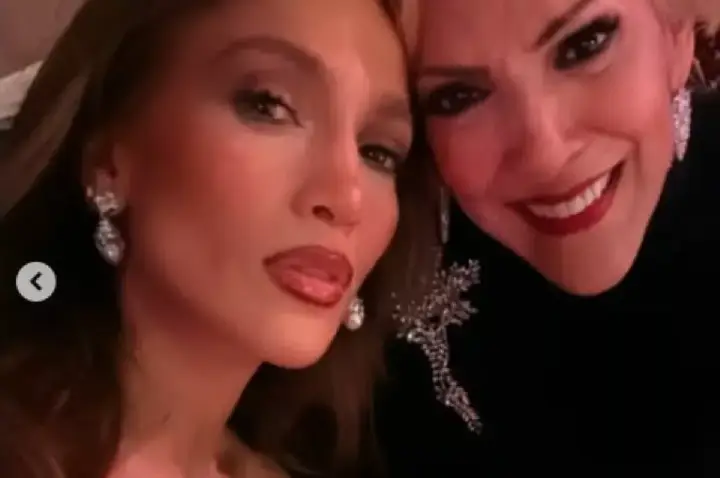 Jennifer Lopez abre álbum de fotos do aniversário de 80 anos da mãe