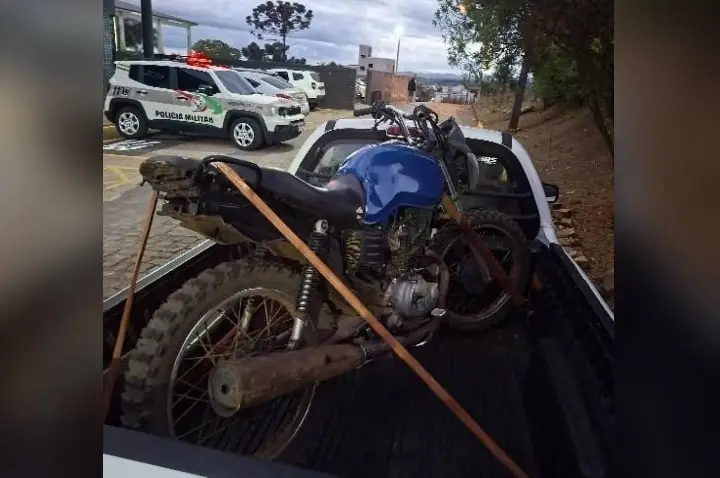 Jovem é preso por adulteração de motocicleta após fuga da Polícia Militar em Campos Novos