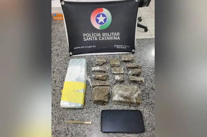 Jovem é preso por tráfico de drogas em Campos Novos