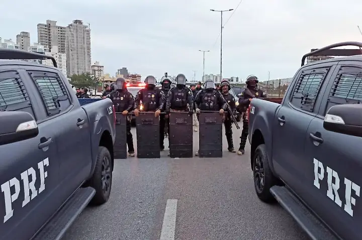 Justiça proíbe bloqueio de rodovias e acessos a portos no Litoral Norte