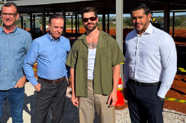 Alok visita obras de hospital que doou R$ 1 milhão para tratamento de câncer.