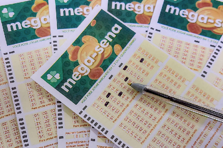 Mega-Sena acumula e prêmio pode chegar a R$ 130 milhões no sábado.