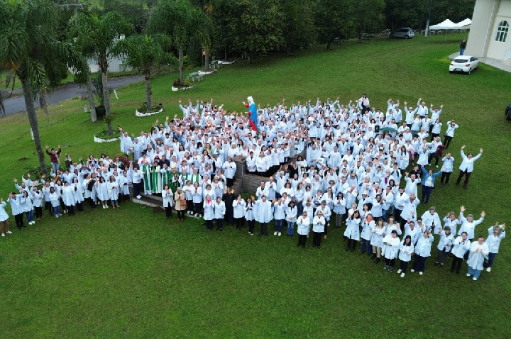 Ministros da Paróquia São João Batista de Campos Novos, representam a Paróquia no Jubileu dos Ministros, com as 27 paróquias da Diocese de Joacaba