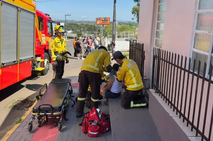 Motociclista fica ferida após colisão com automóvel em Campos Novos