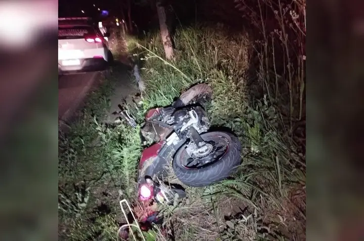 Motociclista fica ferido após fugir de abordagem da Polícia Militar e sofrer queda na SC-135