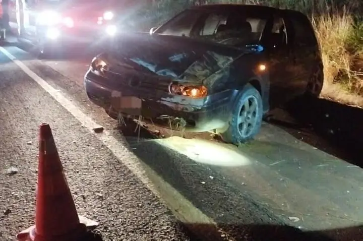 Motorista fica ferido após saída de pista na BR-282, em Campos Novos