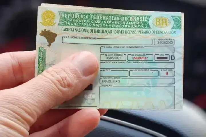 Motoristas sem infrações terão CNH renovada automaticamente