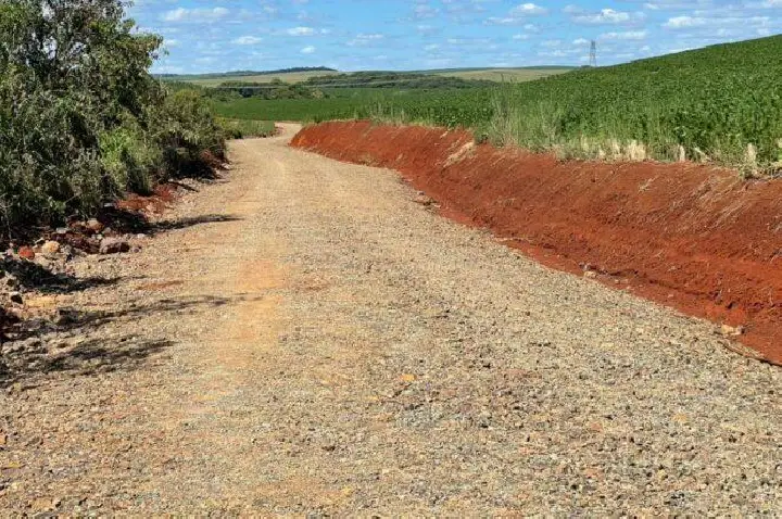 Município dá continuidade às melhorias nas estradas rurais de Campos Novos