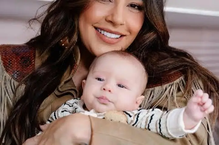 No Dia das Crianças, Lauana Prado revela rosto do filho Dom pela primeira vez