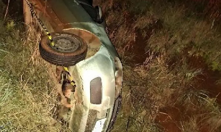 PM recupera veículo furtado após capotamento na SC-135, em Campos Novos
