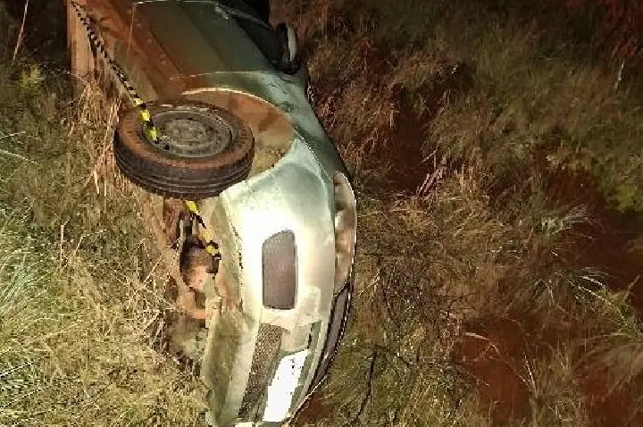 PM recupera veículo furtado após capotamento na SC-135, em Campos Novos