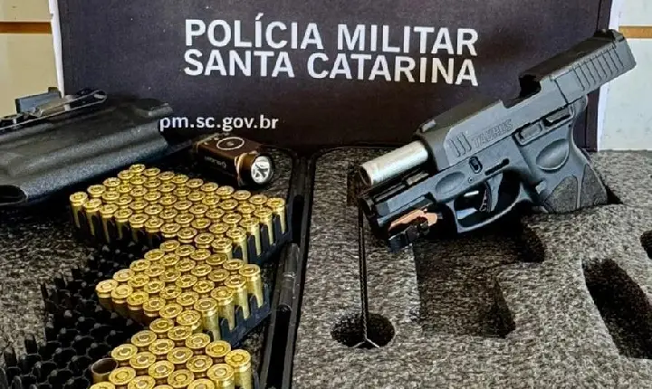 Polícia Militar apreende arma de fogo e munições após perseguição em Campos Novos