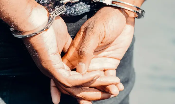 Polícia Militar cumpre mandado de prisão no bairro São Sebastião, em Campos Novos