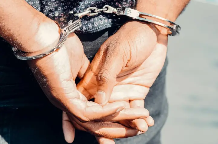 Polícia Militar cumpre mandado de prisão no bairro São Sebastião, em Campos Novos