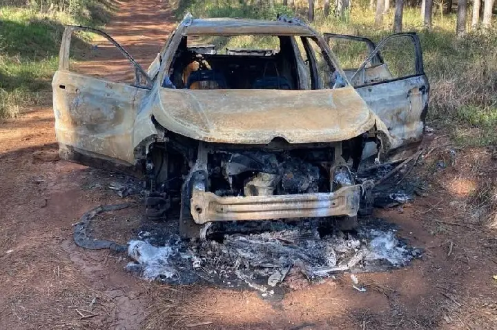 Polícia Militar localiza caminhonete furtada/roubada e destruída por incêndio em Campos Novos