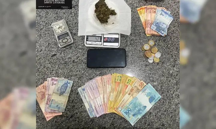 Polícia Militar prende homem em flagrante por tráfico de drogas em Campos Novos