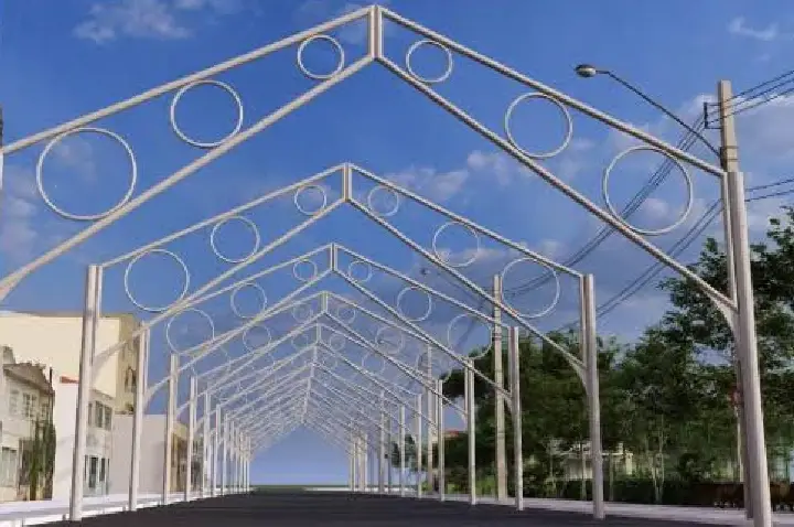 Pórticos decorativos em Campos Novos geram críticas nas redes sociais