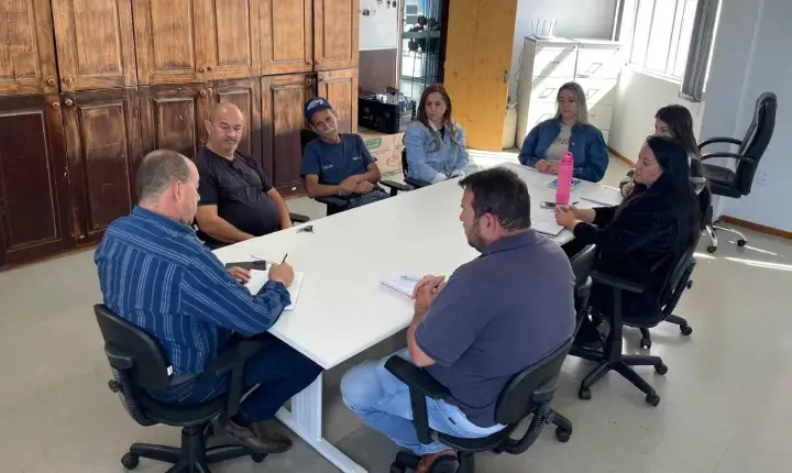 Prefeito se reúne com equipe da Agricultura e Meio Ambiente para alinhar ações no setor rural