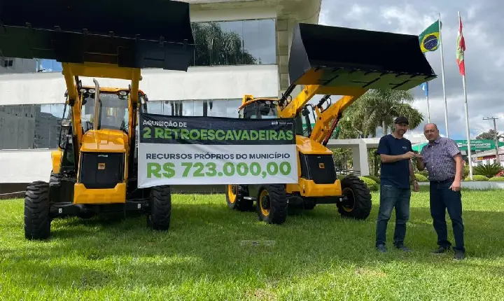 Prefeitura de Campos Novos reforça parque de máquinas com aquisição de retroescavadeiras
