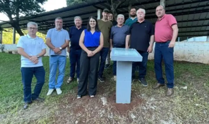 Prefeitura inaugura asfaltamento na Rua da Gruta no Distrito da Barra do Leão
