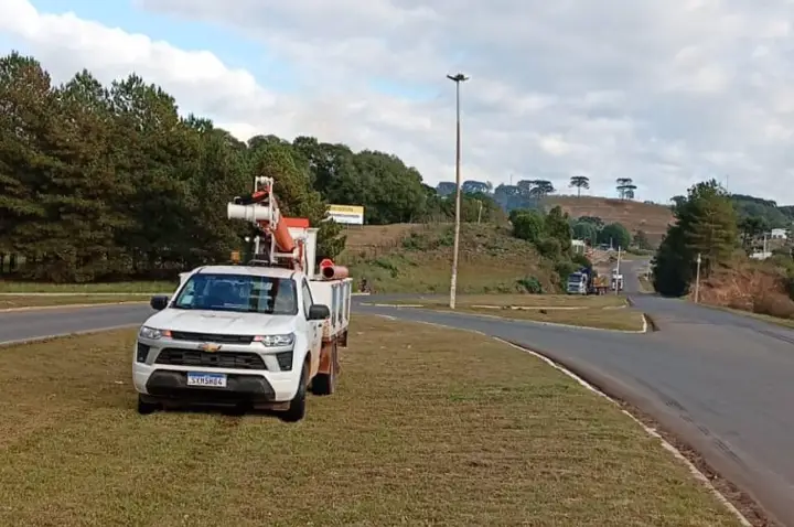 Prefeitura realiza melhorias na iluminação do Trevo do Itupitinga com instalação de lâmpadas de LED
