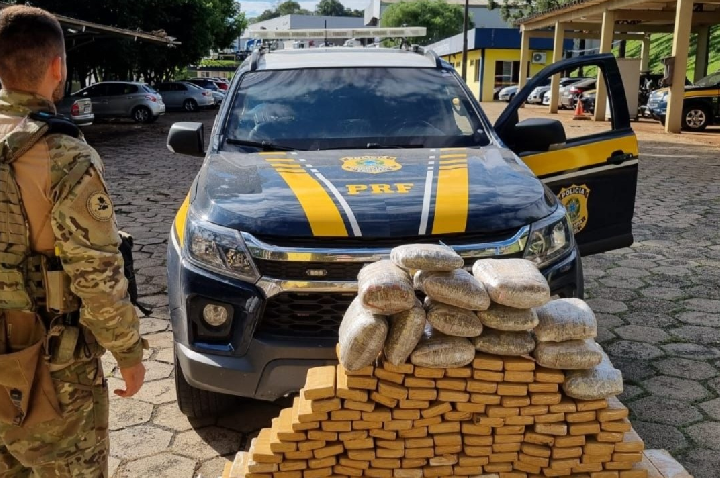 Prejuízo para o crime organizado: Em 36 horas, mais de 660 kg de maconha apreendidos pela PRF em Santa Catarina.
