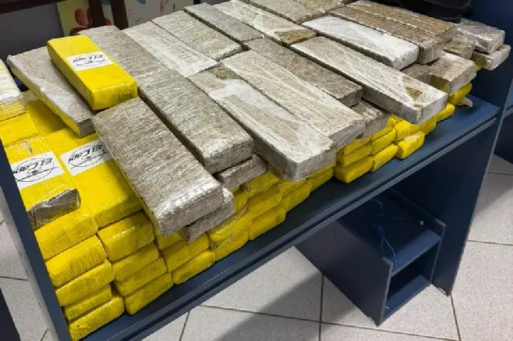 PRF apreende 100 kg de maconha após perseguição de 200 km no Meio-Oeste