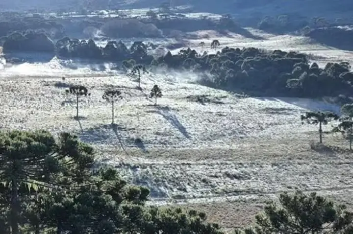 Primeira manhã da primavera tem temperaturas próximas de 0°C na Serra catarinense e previsão aponta frio nos próximos dias.