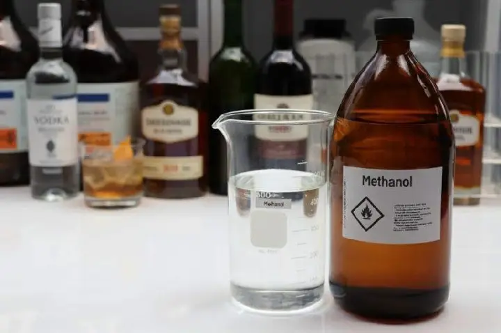 Procon de SC emite alerta à população sobre bebidas adulteradas por metanol.