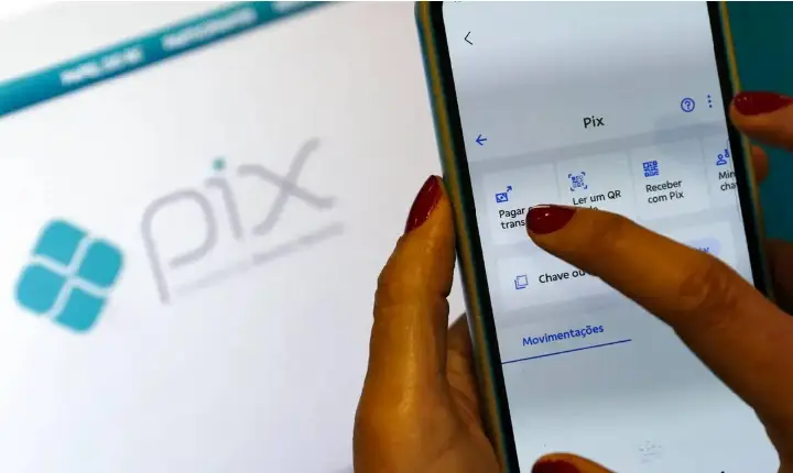 Receita Federal volta a negar taxação do Pix e alerta para golpes