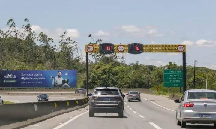 Rodovias federais de SC recebem mais de 70 novos radares a partir desta terça-feira.