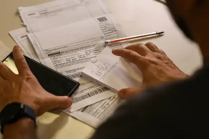 Salário mínimo de R$ 1.621 começa a ser pago nesta segunda