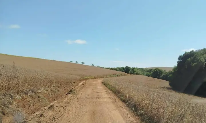 Secretaria de Obras finaliza recuperação da estrada da Lebrinha