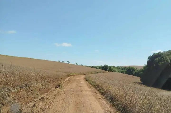 Secretaria de Obras finaliza recuperação da estrada da Lebrinha