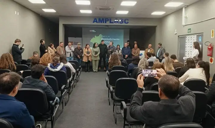 Secretário de Estado do Planejamento destaca inovação e uso de dados durante encontro regional em Campos Novos