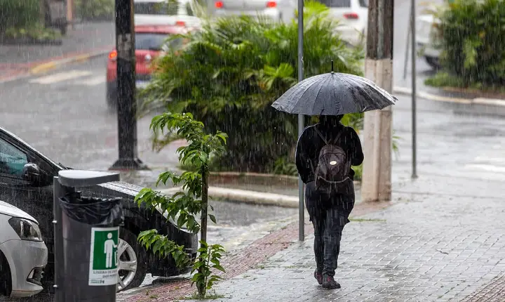 Semana de chuva forte em SC reflete tendência dos próximos meses