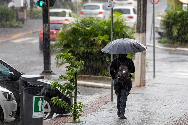 Semana de chuva forte em SC reflete tendência dos próximos meses