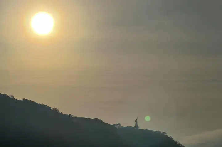 Semana de tempo variável em SC será marcada por temperaturas mais elevadas e chance de chuva isolada.