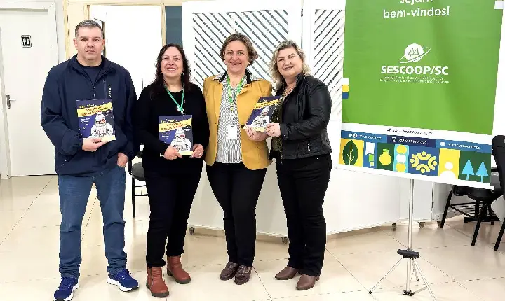 SESCOOP/SC e Copercampos incentivam educação cooperativista com distribuição de livros a escolas
