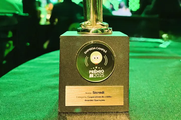 Sicredi é eleito pelo terceiro ano consecutivo líder em atendimento no Prêmio Reclame AQUI 2025