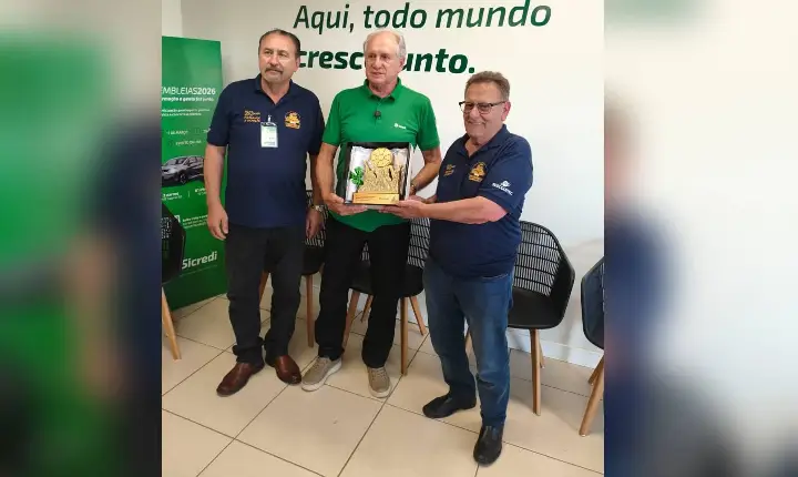 Sicredi reconhece trajetória da Copercampos em ato especial no Show Tecnológico