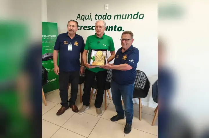 Sicredi reconhece trajetória da Copercampos em ato especial no Show Tecnológico